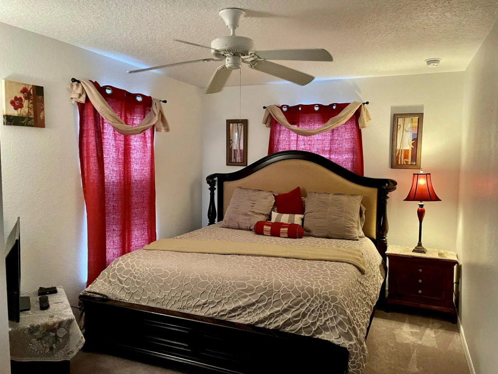Grand Holiday 4BD Pool Home at Disney & Universal