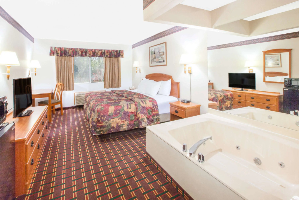 Days Inn by Wyndham Sault Ste Marie MI