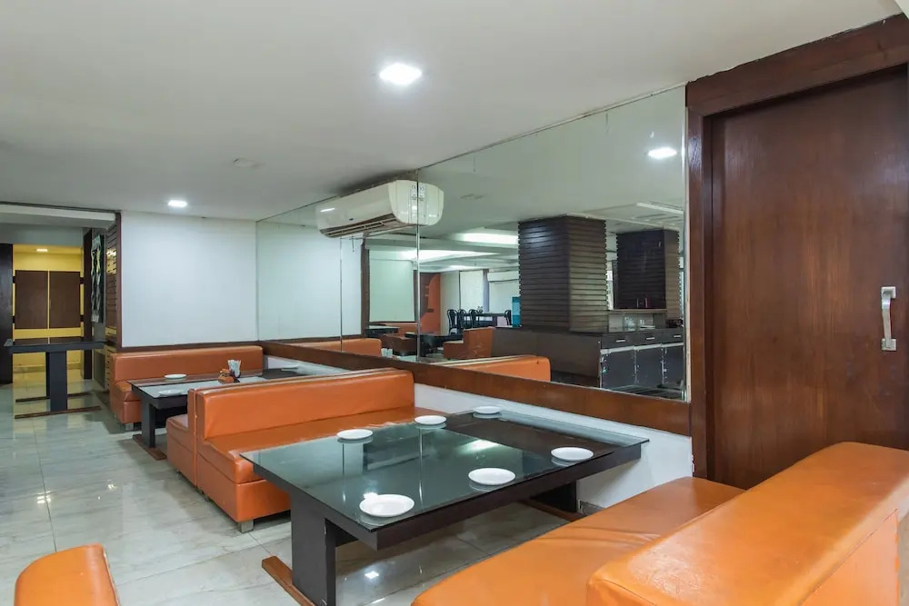 OYO Flagship 140 Amaltas AB Road