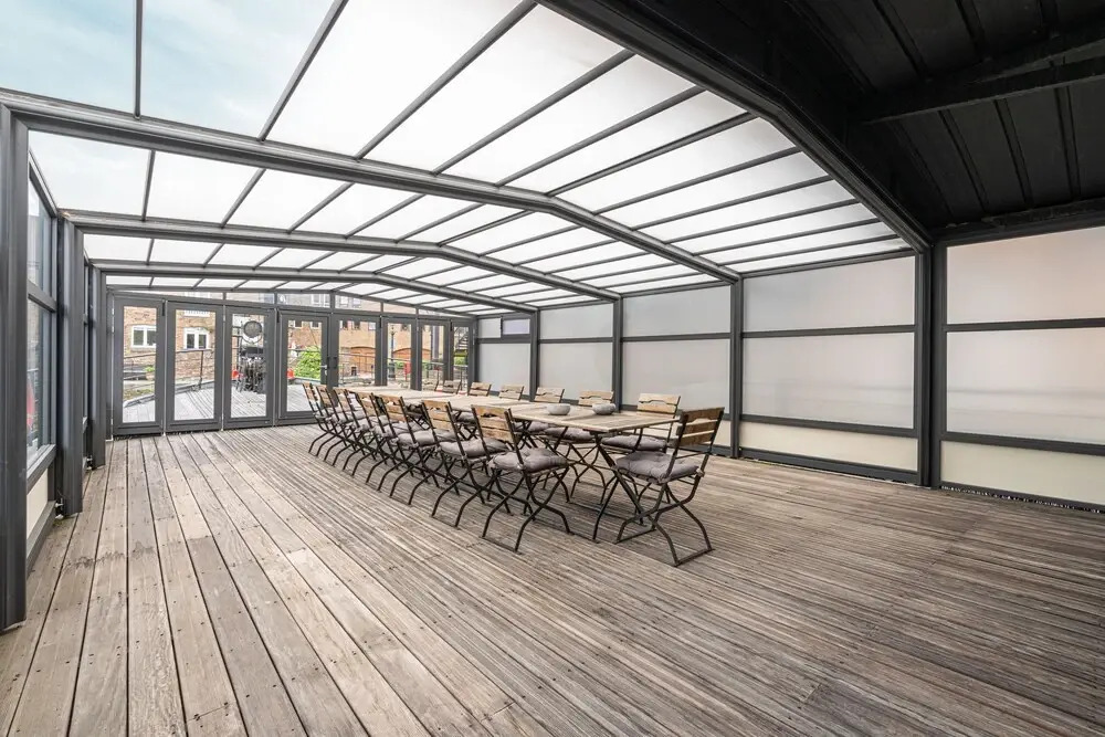 JOIVY Stunning 5-Bed Boathouse On The River Thames