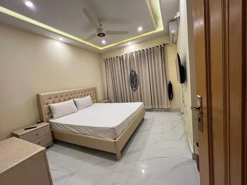Lavish Guest House G-8