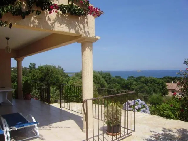 Villa à Pinarello-2mn à pied de la plage-vue mer