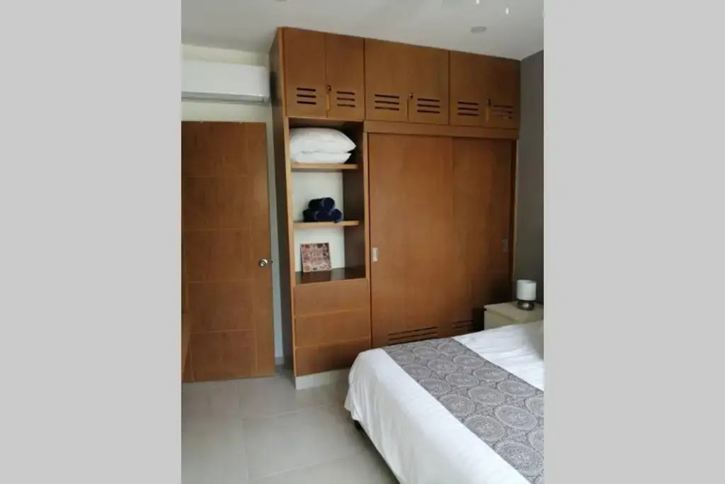 Modern 1 bedroom suite by beach Great location!