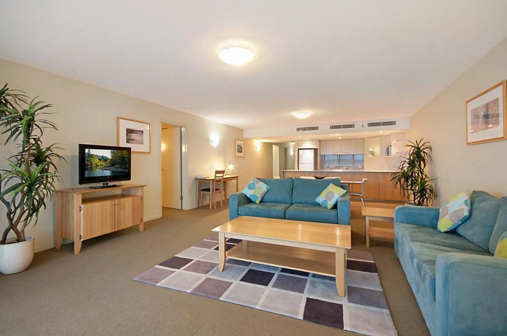 Riverside Apartments & Hotel