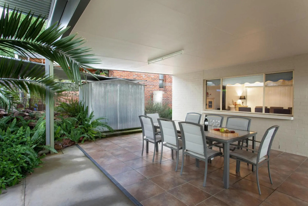 Rawson's Retreat - Five Bedroom Home - Walk CBD - Includes Breakfast