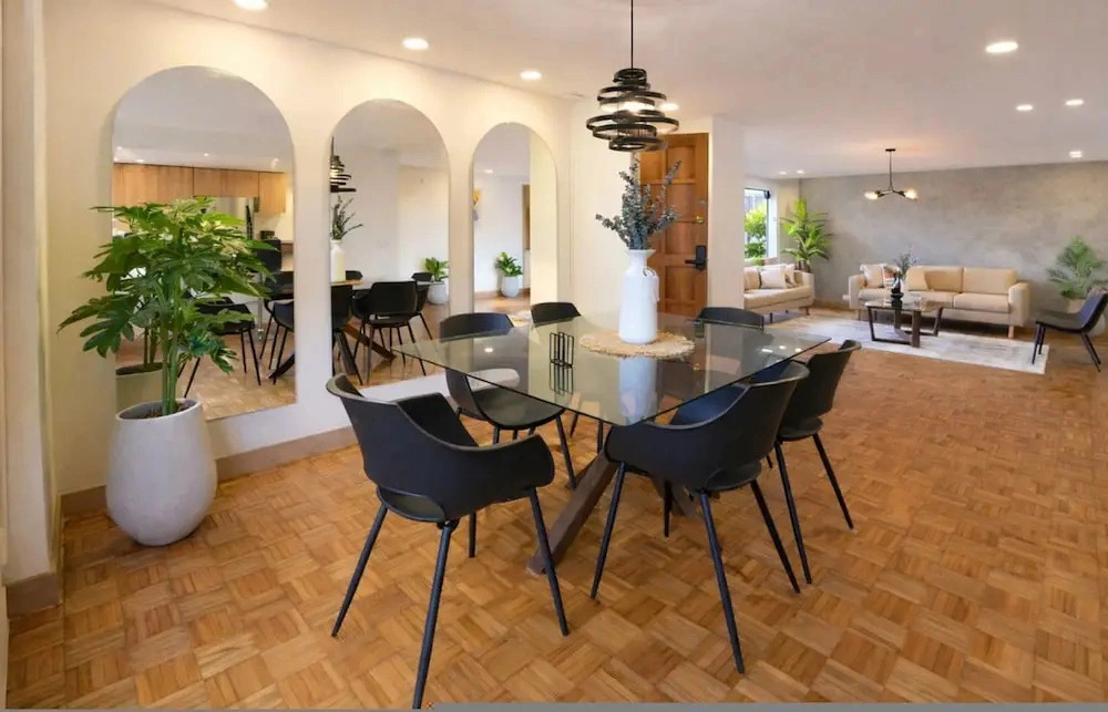 401 - Luxury 4BR Retreat With Private Bathtub and AC