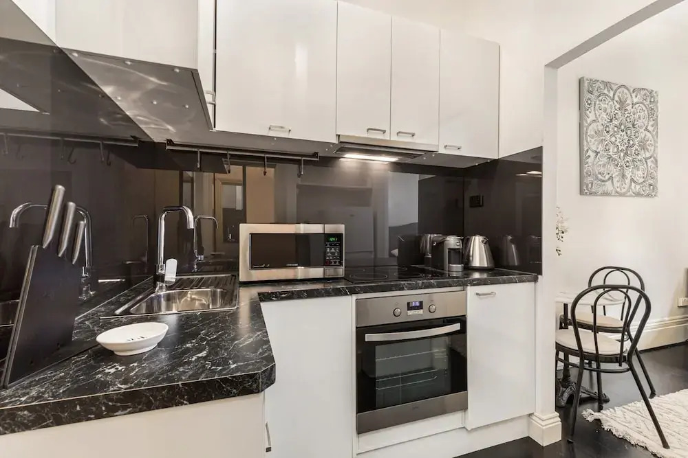 Cosy and Central City Studio Near Attractions