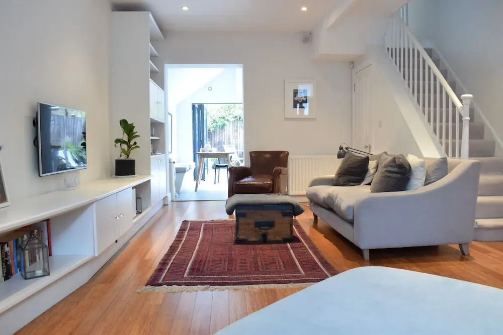 3 Bedroom Battersea House With Patio