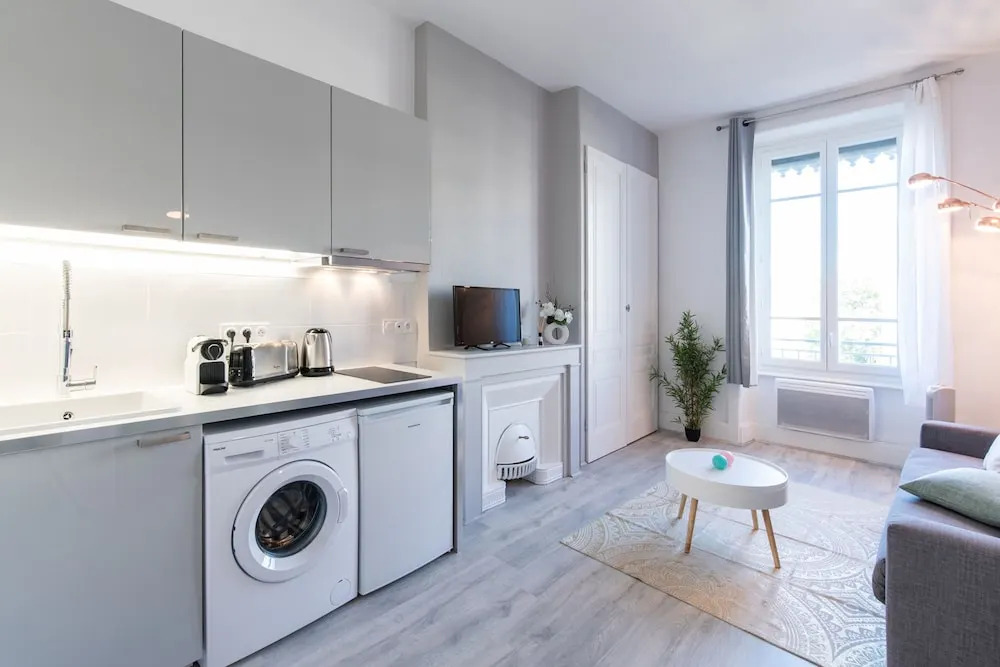 Renting Lyon Pirard