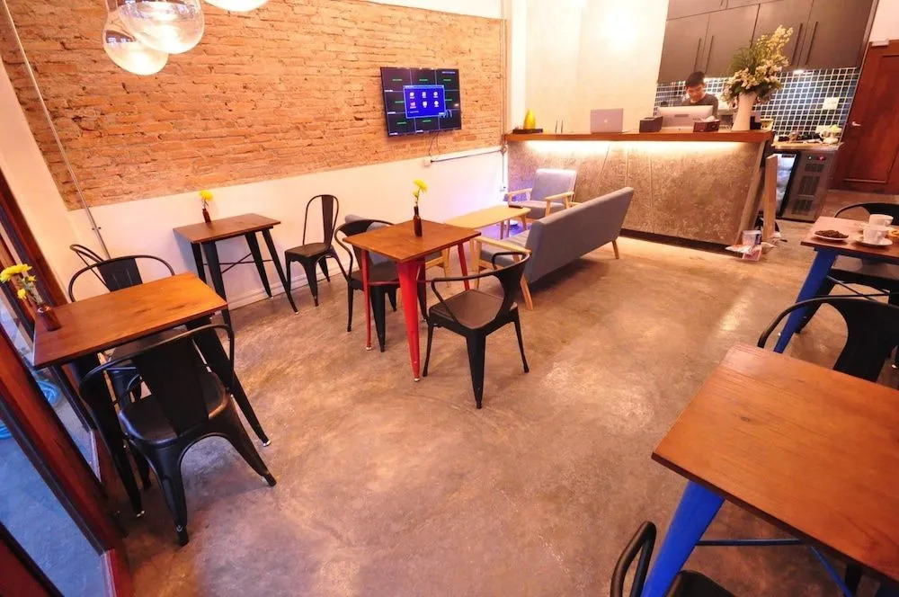 Hive Hostel - Adults Only