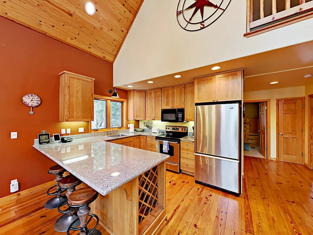 3br/2.5ba Lake  3 Bedroom Home