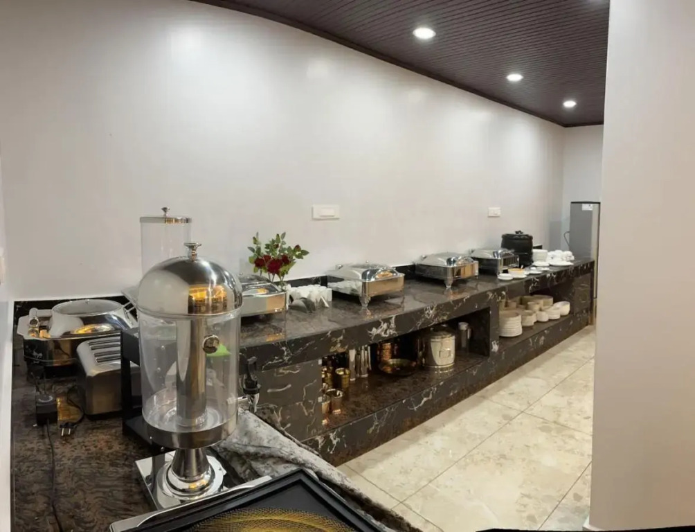 7 Mirror Hotel