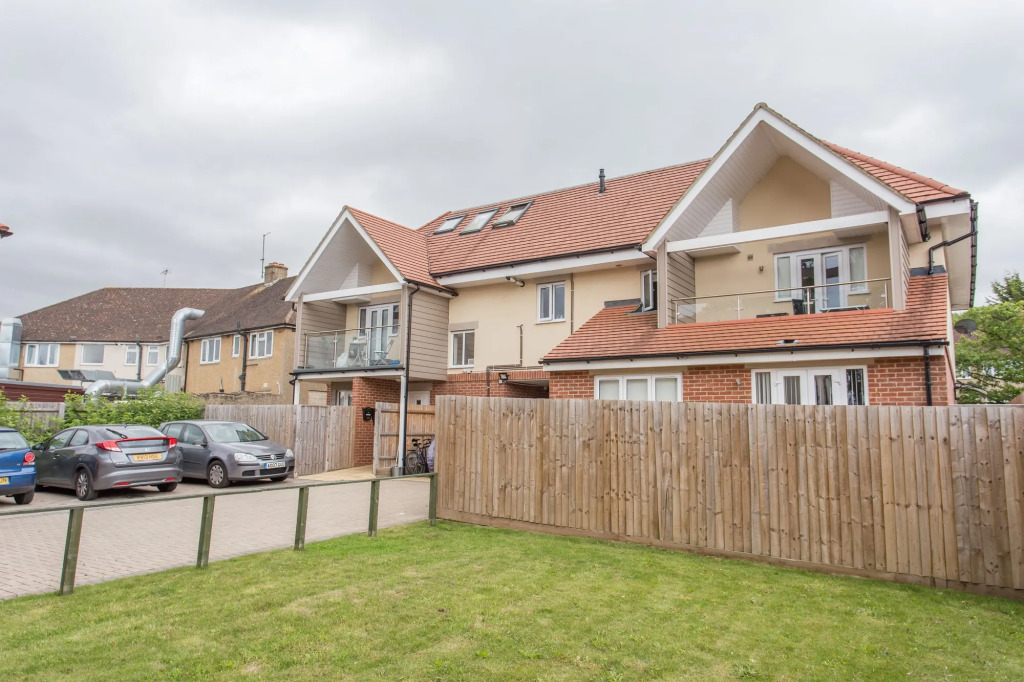 Bright 2 Bed Apartments in Marston Oxford, Free Parking, OX3 Near John Radcliffe Hospitals & University Parks