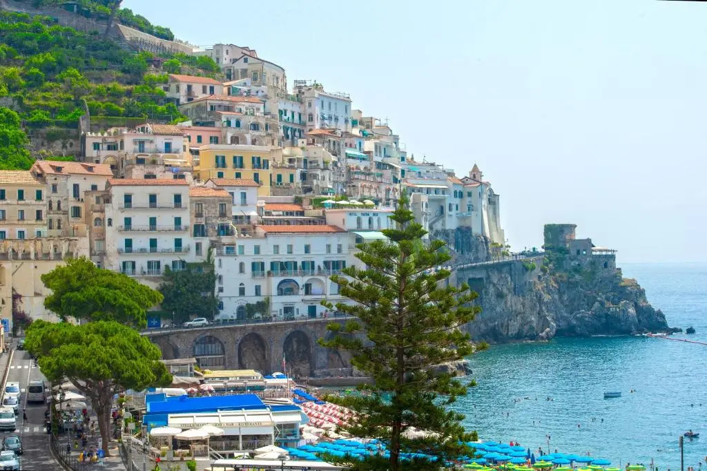 Amalfi Moon