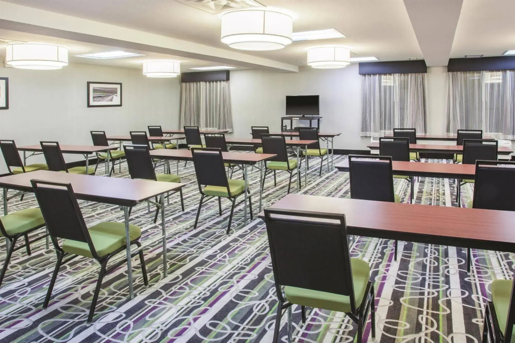 Отель Fairfield Inn & Suites by Marriott Cedar Rapids North