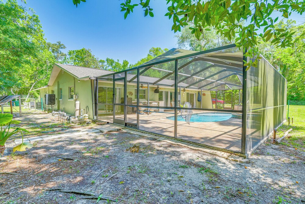 Lovely Crystal River Home with Lanai and Pool!