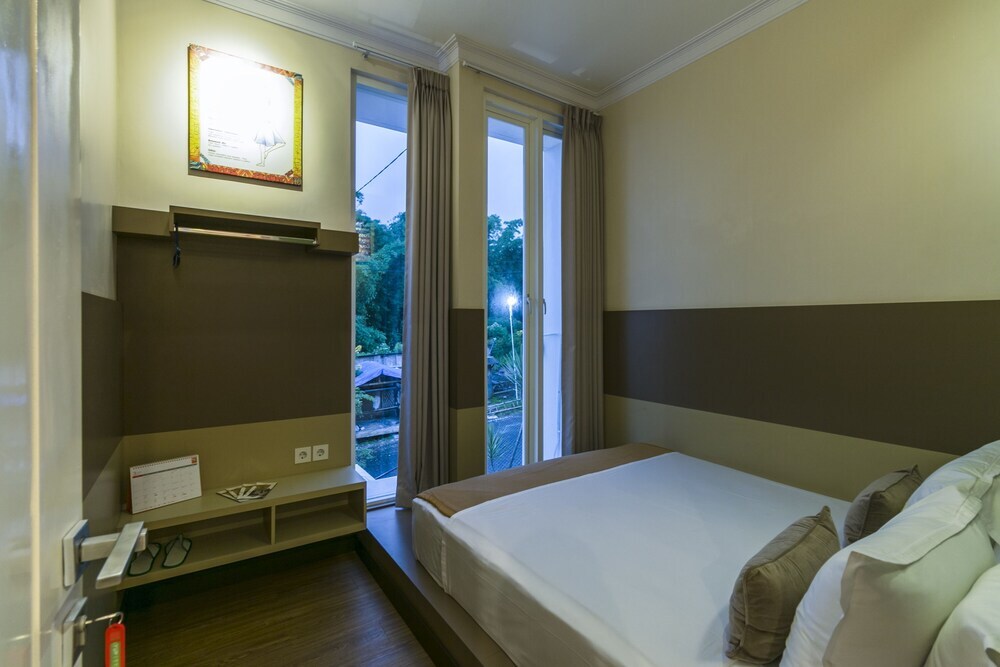Dhanesvara Holistic Villa