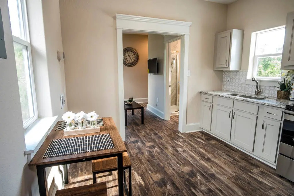 Beautiful Guest House on New Built Home Near Downtown