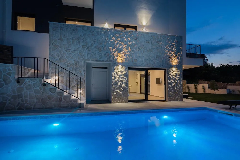 Villa Salt - 10 people, heated pool, Trogir, near beach & Split airport