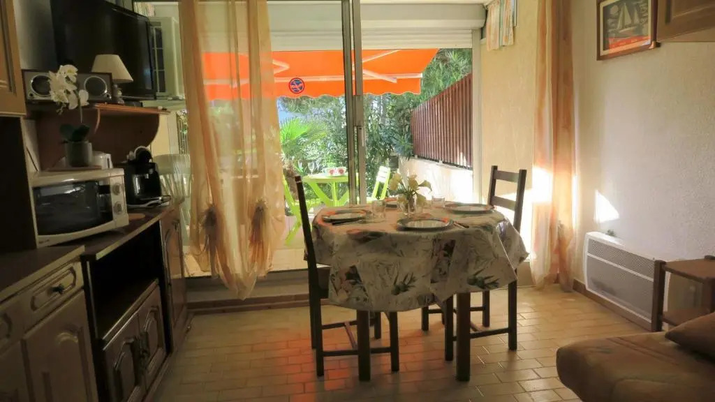 Studio 4 Couchages Avec Grande Terrasse En Rez-De-Jardin À Deux Pas Des Plages