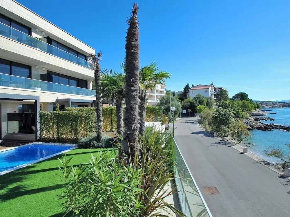 Apartment for 4 Persons with a Private Pool And Sea View in Crikvenica
