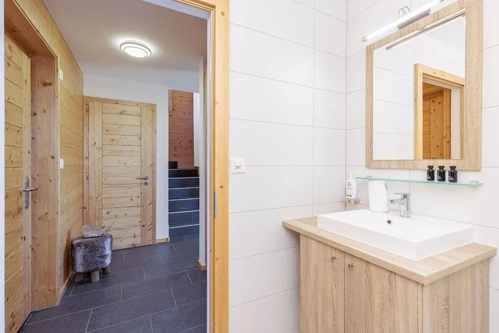 Chalet Le Cerf New Build Stylish Stay
