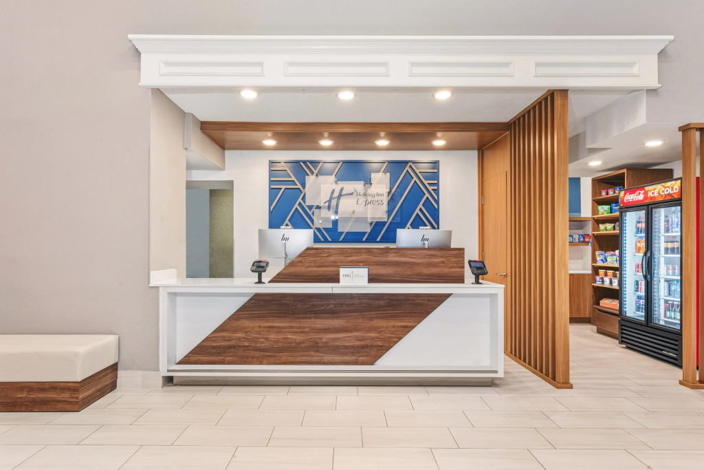 Holiday Inn Express Hotel & Suites Bloomington-Normal University Area by IHG