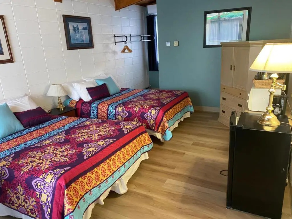 Huron Sands Motel and Restaurant