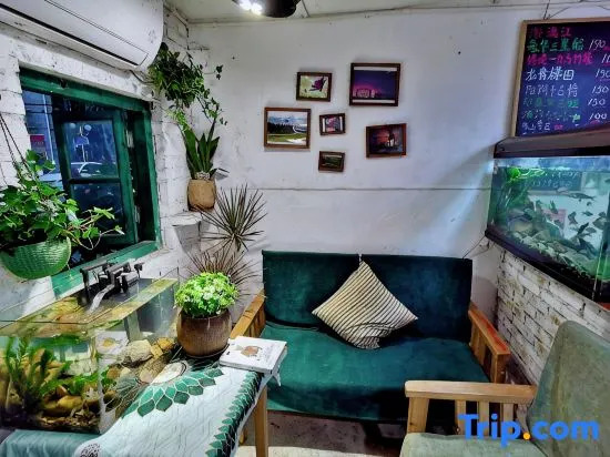 Zhaohuaxisu Hotel(Guilin Central Square Two Rivers and Four Lakes Store)