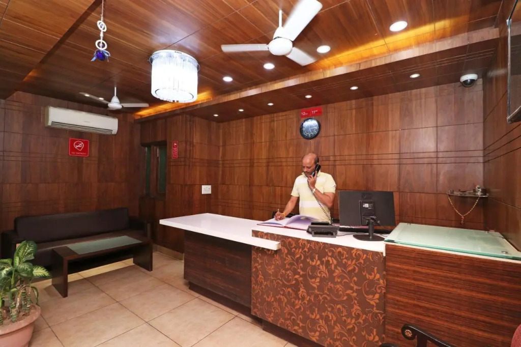 HOTEL JASHN INN Near Apollo Hospital