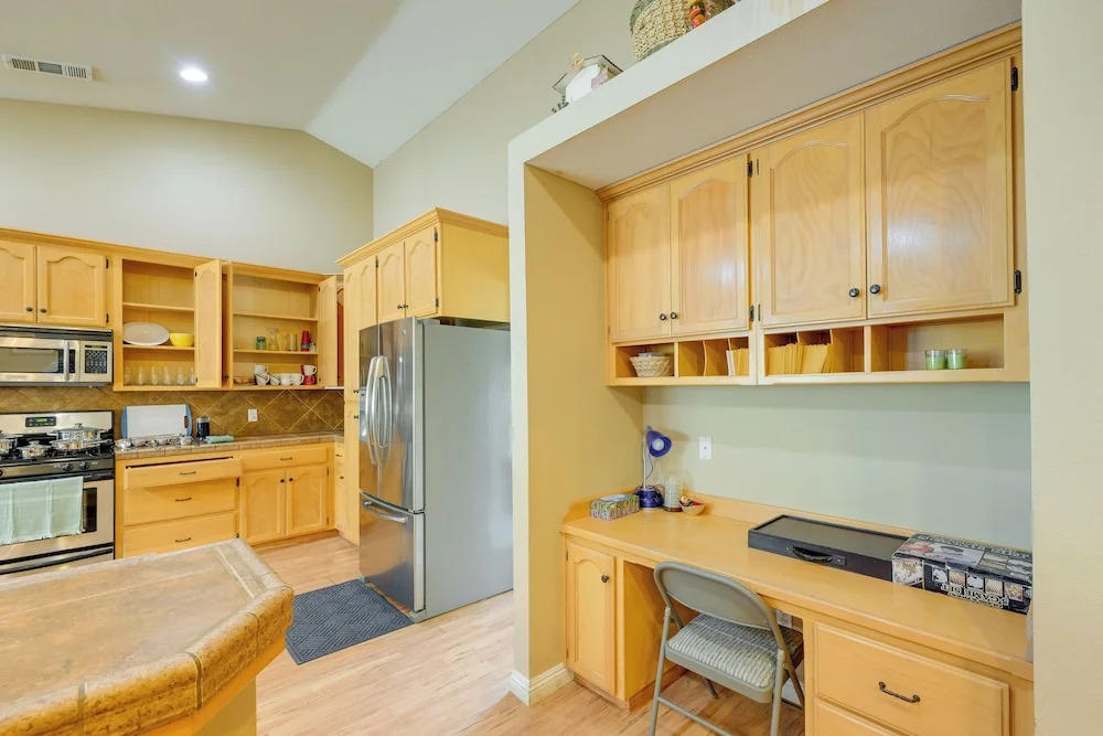 Porterville Getaway w/ Patio + Valley Views!