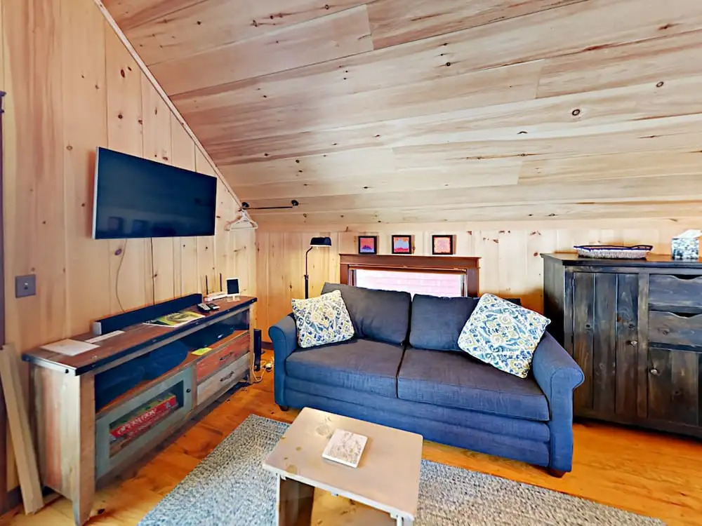 The Coal Shack Harborfront Studio by RedAwning
