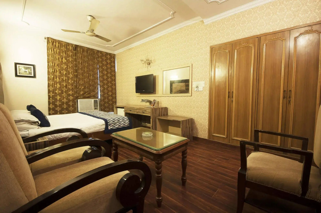 Golden Leaf Hotel