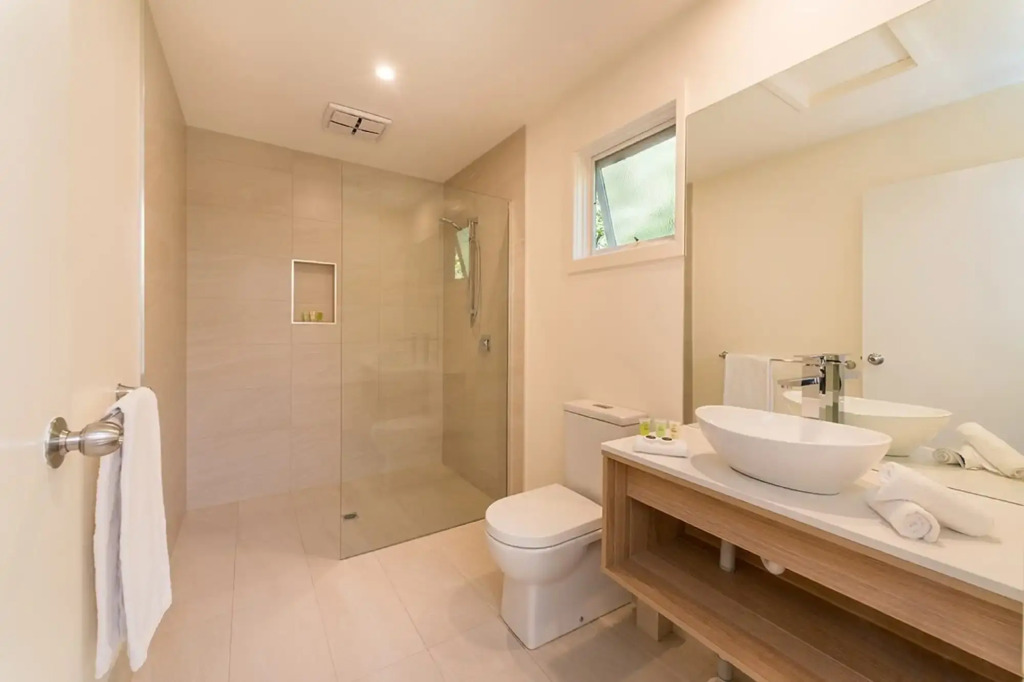 Boathouse Resort Studios and Suites