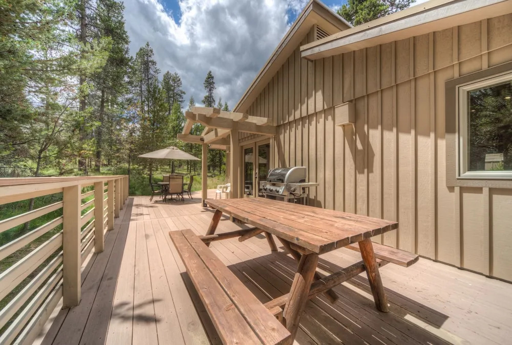 Poplar Lane #26 by Village Properties at Sunriver