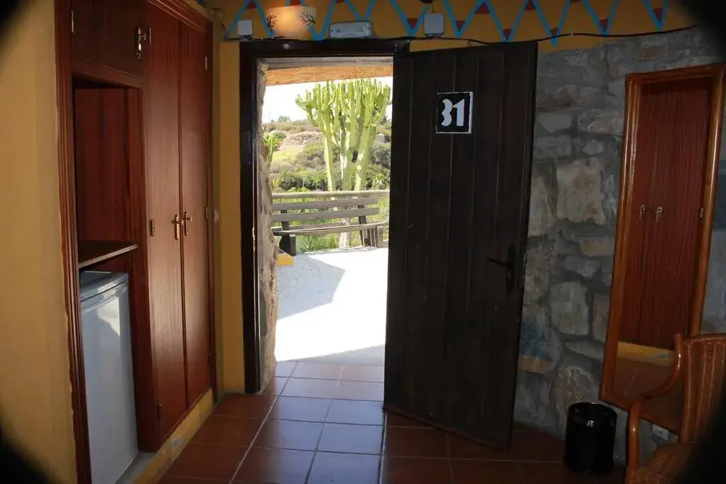 Hotel Selwo Lodge - Animal Park Tickets Included