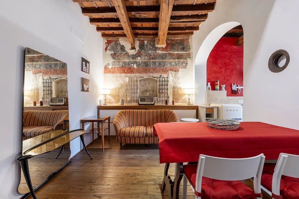 Pepi 64 in Firenze With 2 Bedrooms and 1 Bathrooms