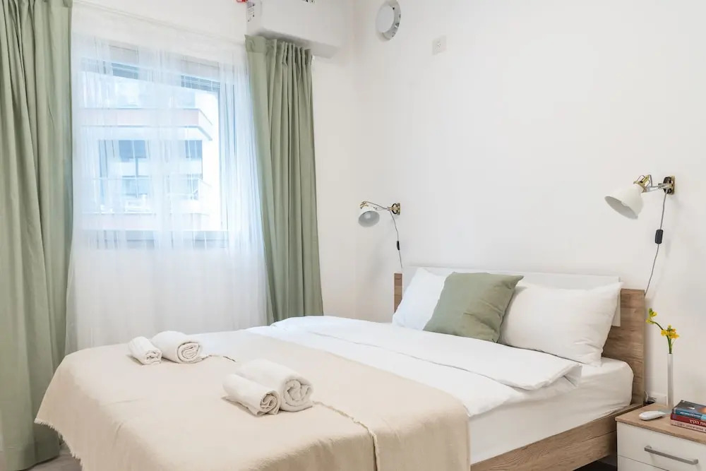 MAMAD - Sunlit Urban Escape with Balcony by Sea N Rent