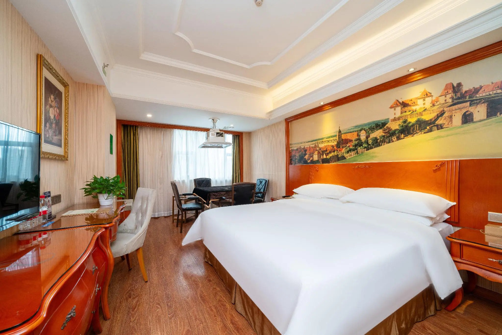 Vienna International Hotel (Shenzhen Bantian Yangmei Metro Station)