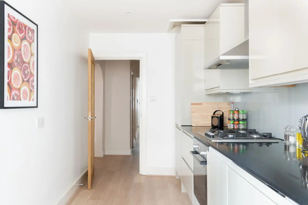 The Chelsea Arms - Bright 3BDR with Garden & Private Parking
