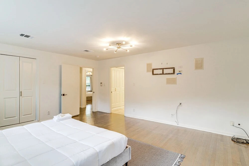 Spacious Houston Home w/ Pool - Near The Galleria!