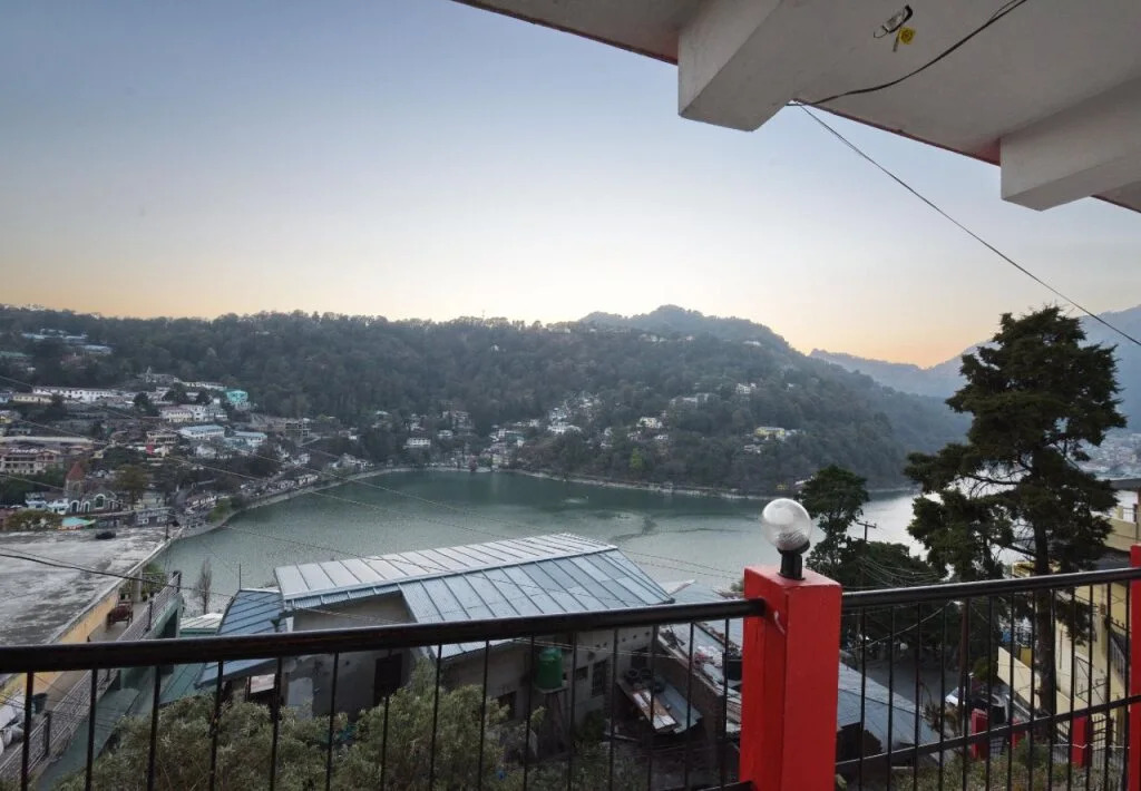 OYO 8878 Chinar Lake View