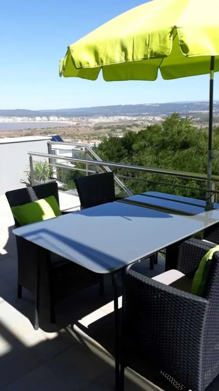 Attractive Villa in Salir Do Porto