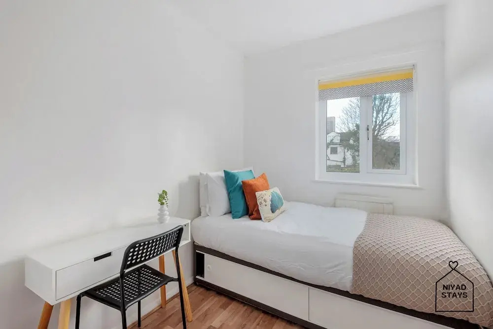 Hale Lodge, Beautiful 3 BR Home With Free Parking