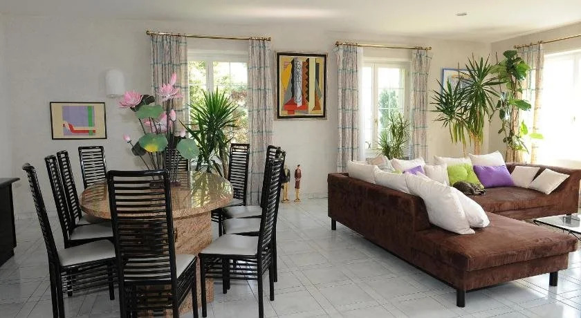 Corseaux Beach rooms-Riviera Beach apartments