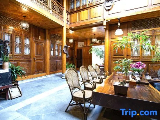 Tengchong Tuotuo · 360 degree aerial view courtyard and Shungu Town store