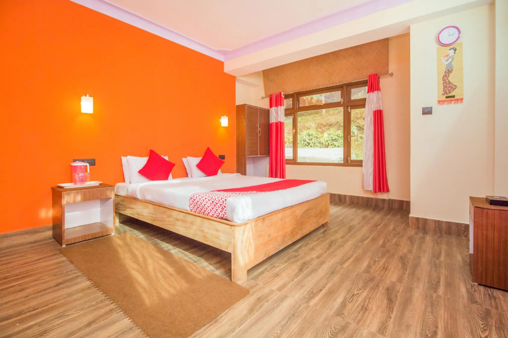 OYO 27709 Hotel Red Cherry