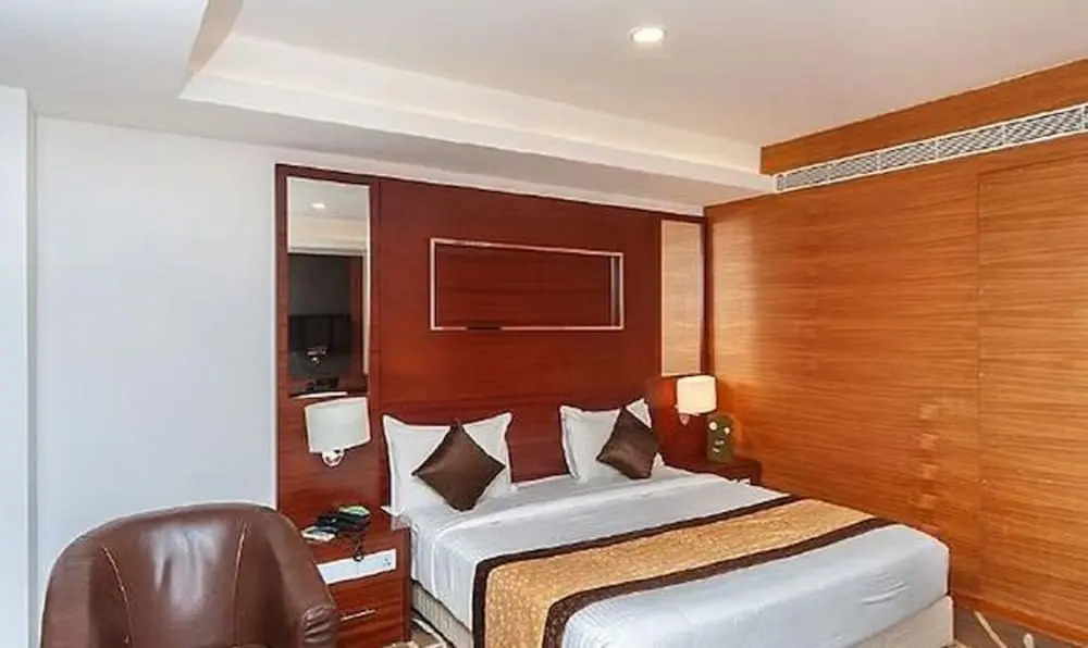 Fabhotel Prime Le Palace