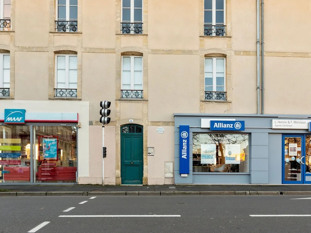 Modern & Spacious Apartment in Downtown Bayeux