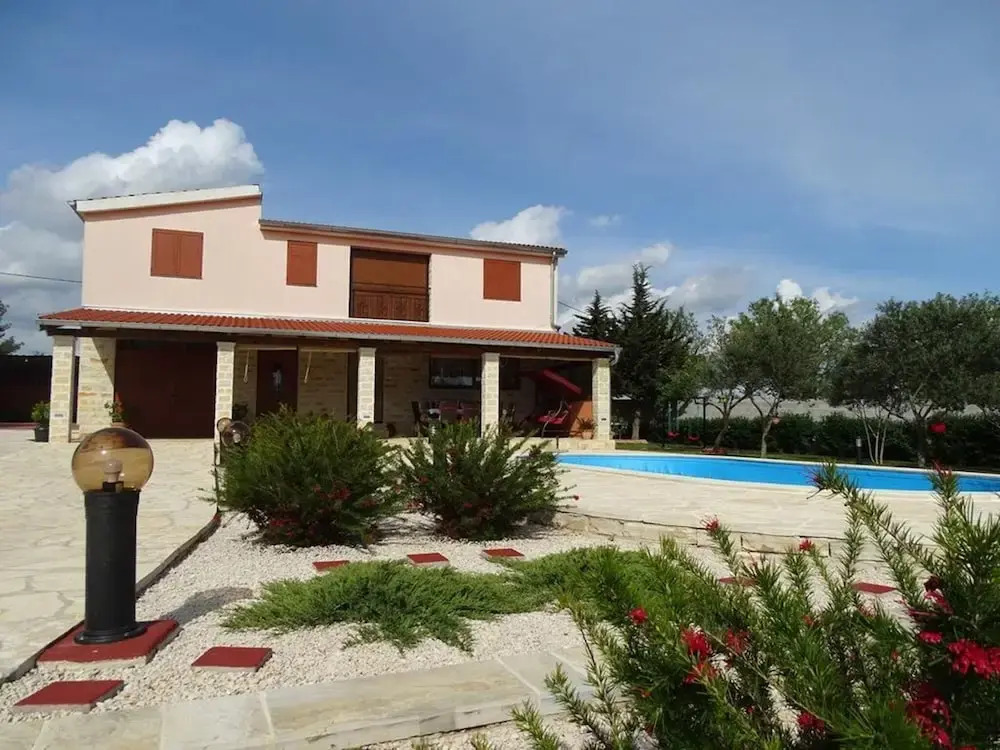 Villa Rossa mit Pool für 8 Personen